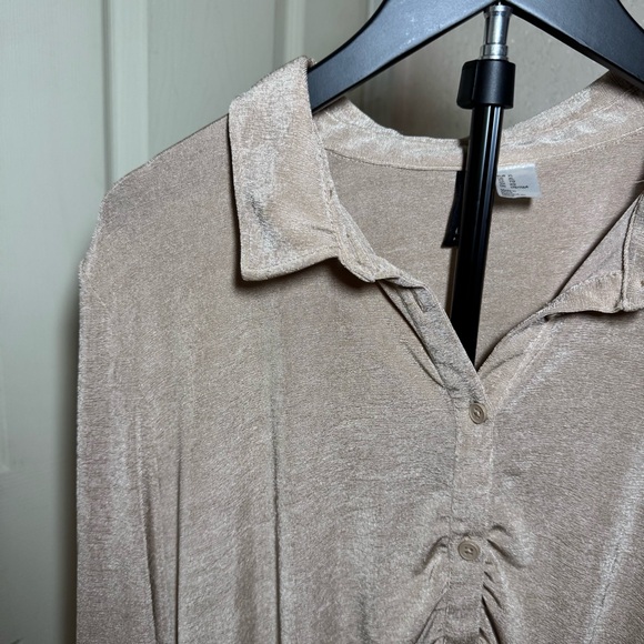 H&M Taupe Ruched Button Down Blouse Size XL - Picture 7 of 8